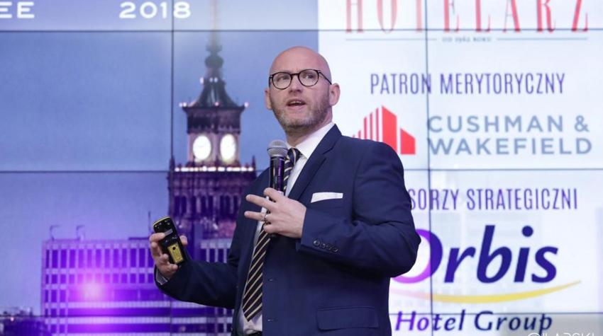 Thomas Emanuel Presenting at Hotel Trends Poland