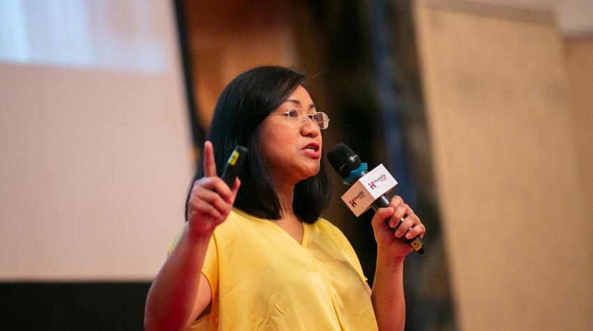 Fenady Uriarte presenting